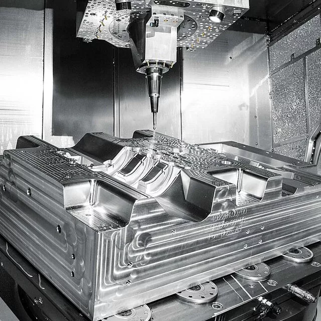 Hermle 5-Achs-CNC-Bearbeitungszentrum für Präzisionszerspanung und Werkzeugbau bei CIRP