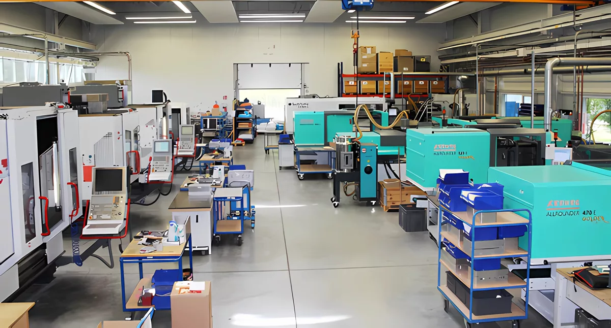 Aluminium-Formeinsatz und spritzgegossene Kunststoffteile im Werk Heimsheim